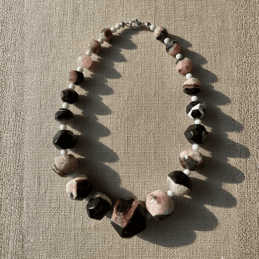 Black and brown bead necklace